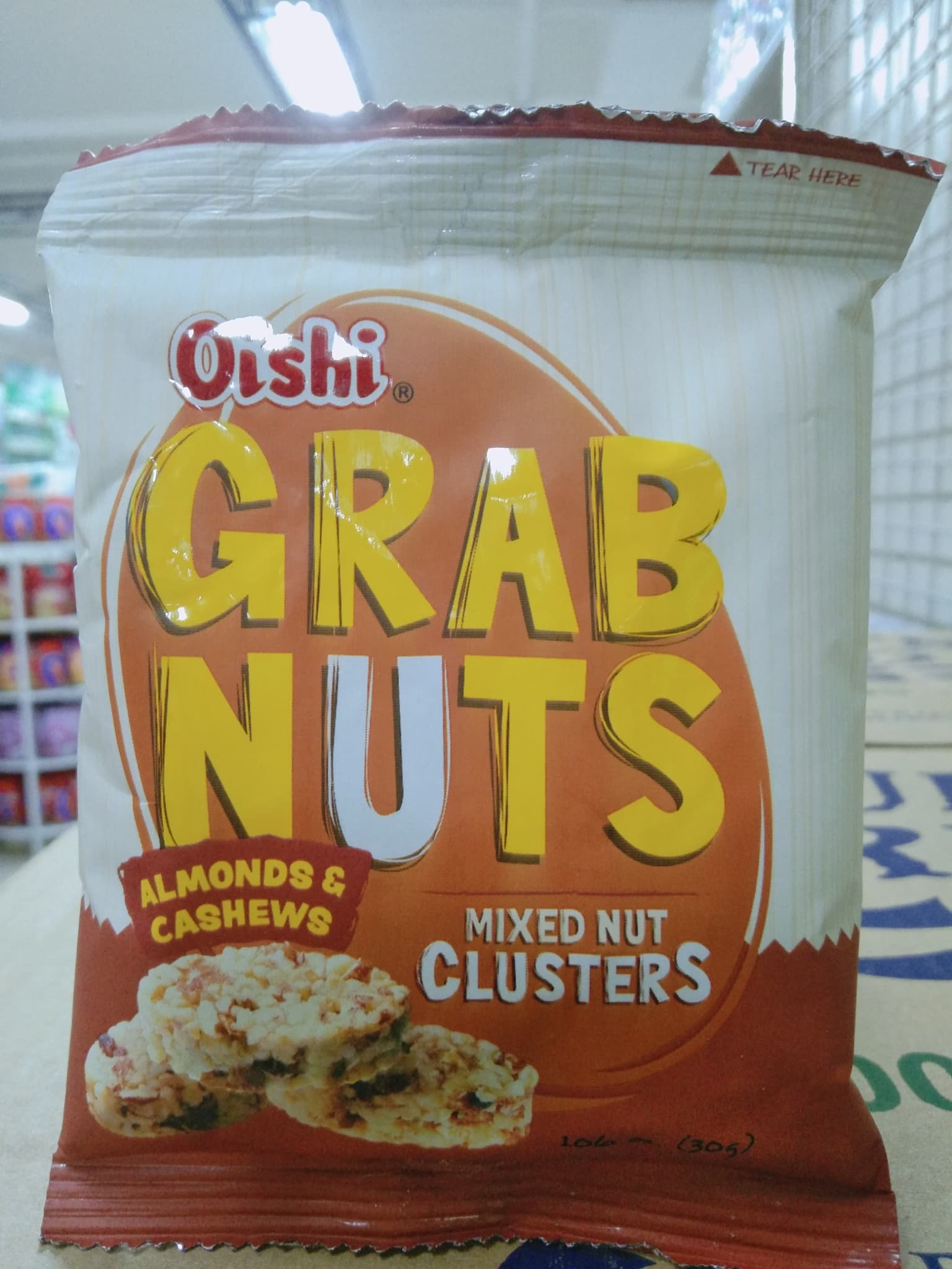 Oishi Grab Nuts Almond & Cashews Mixed Nut Cluster 30g