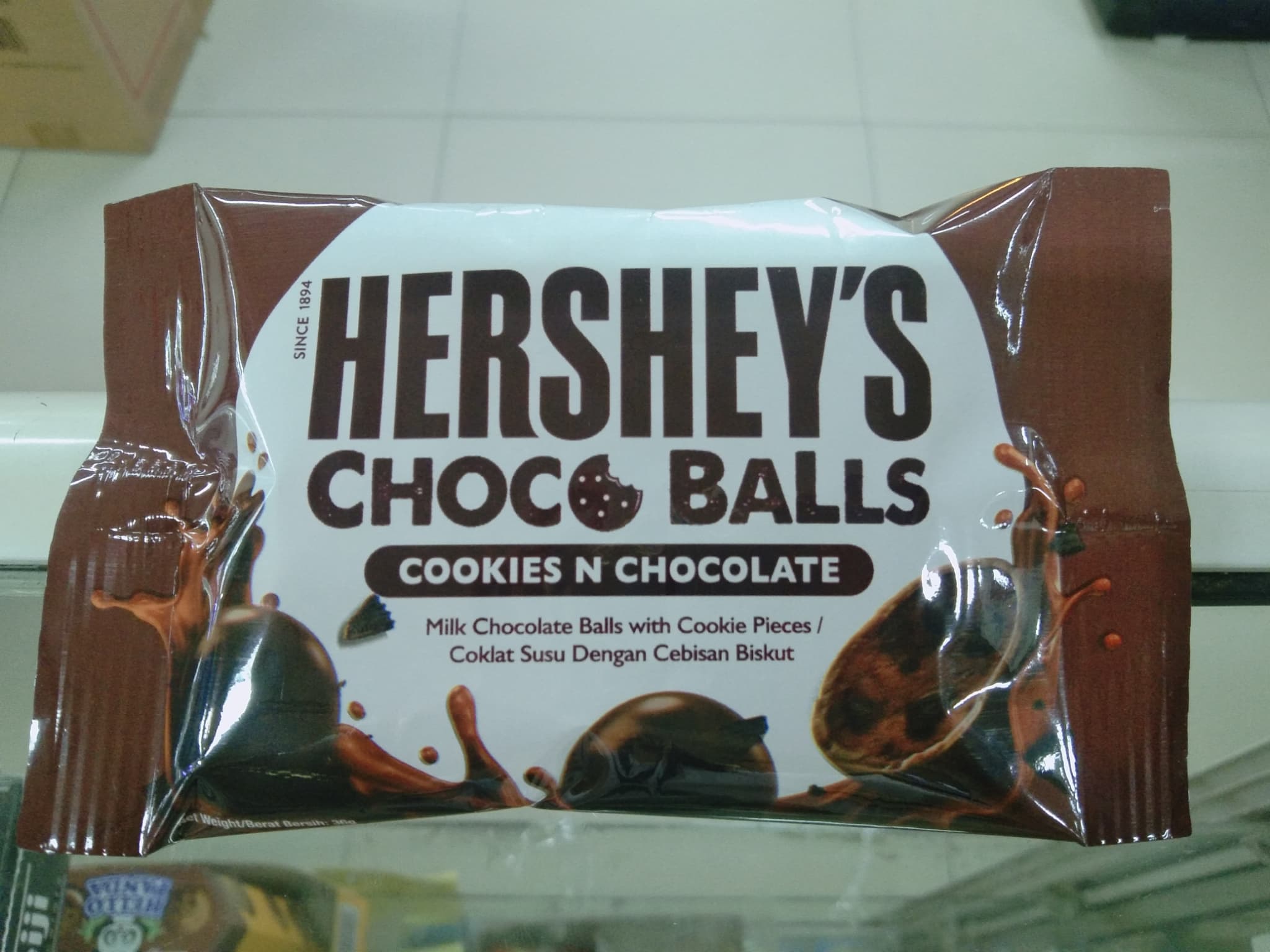 Hershey's Choco Balls Milk Chocolate Balls with Cookie Pieces 36g